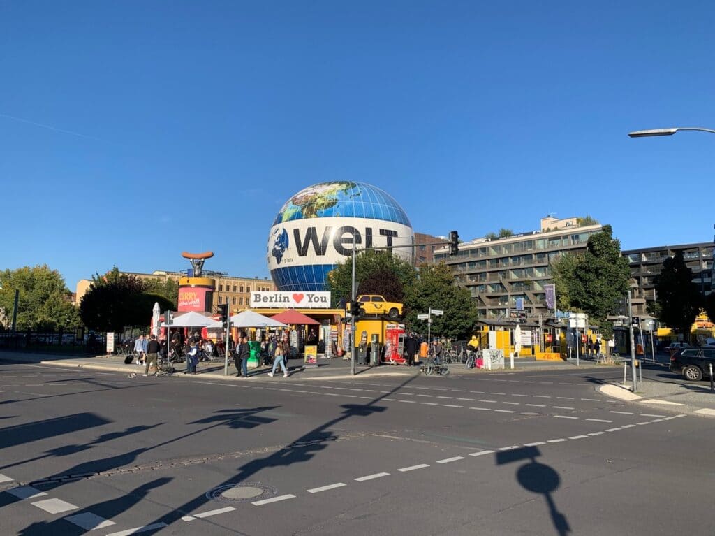 die-welt-baloon-quartier-Friedrichshain-Kreuzberg-1